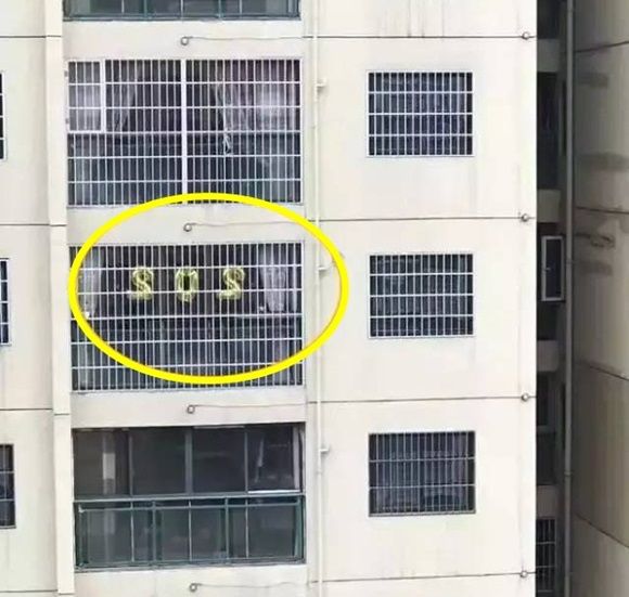 [Pick] 아파트 창문에 나타난 'SOS'…알고 보니 위급 상황 아닌 '파티'?