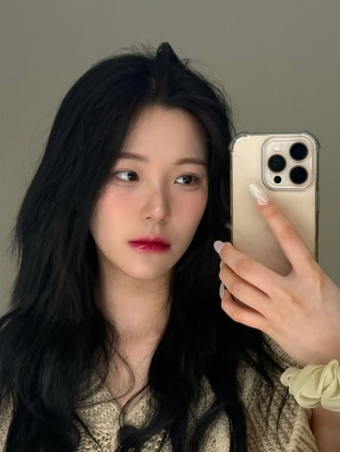 눈웃음으로 사람 홀리는 여돌