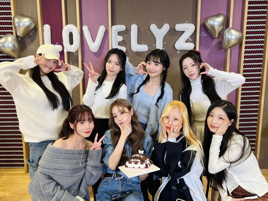 걸그룹 러블리즈 10주년 라이브 단체사진