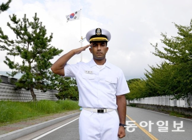 파키스탄 출신 해군 부사관 “충무공 후예 되겠다” 