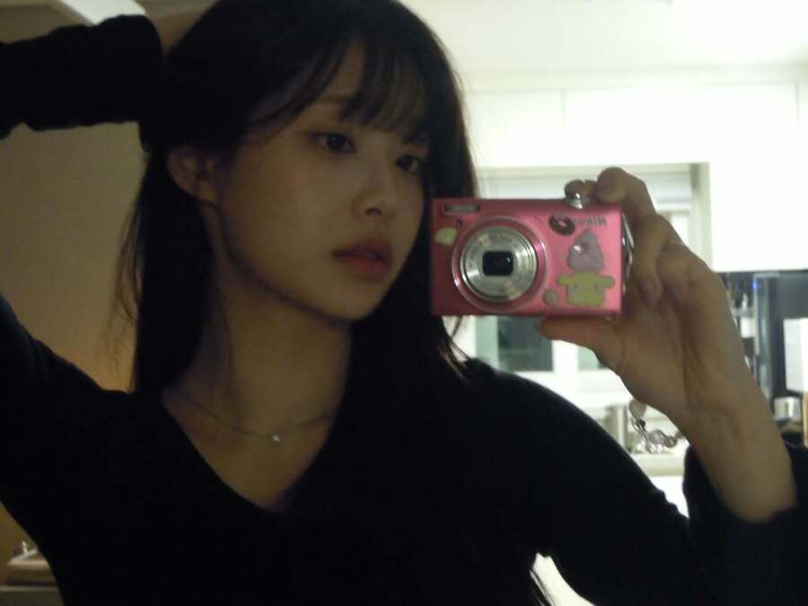 디카로 셀카 찍는 '츄버지' 츄 미모