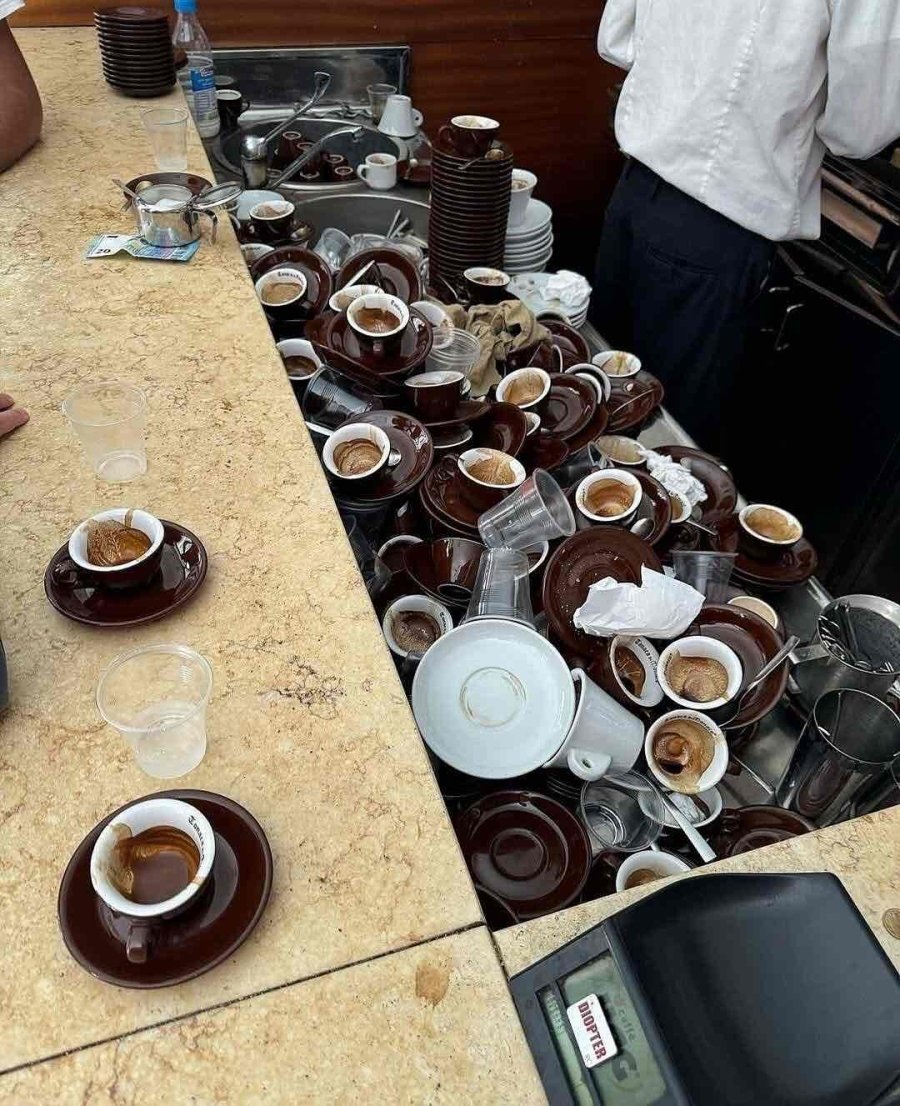 이탈리아 카페 아침 풍경 ㄷㄷㄷ